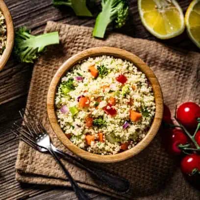 Bulgursaláta fetasajttal, naranccsal