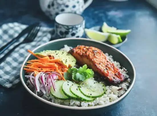 Lazacos Buddha-tál jázmin rizzsel