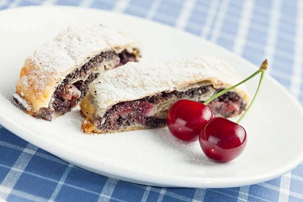 Meggyes-mákos rétes